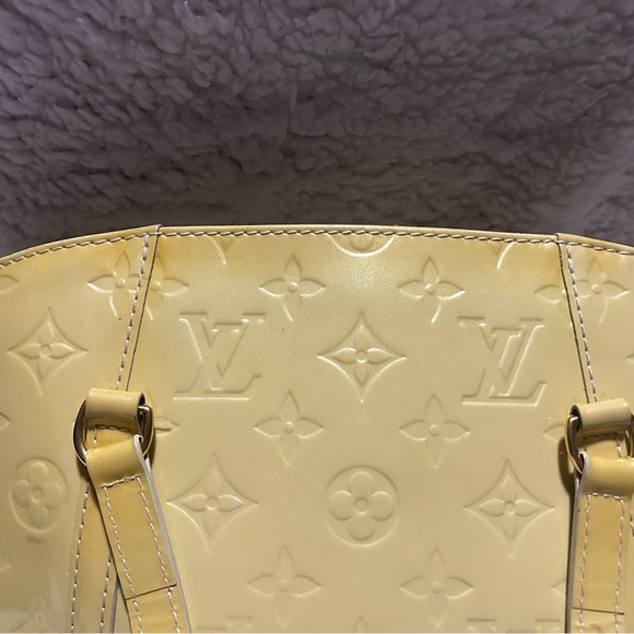 Louis Vuitton Monogram Yellow Vernis Avalon Shoulder Tote - Picture 5 of 15